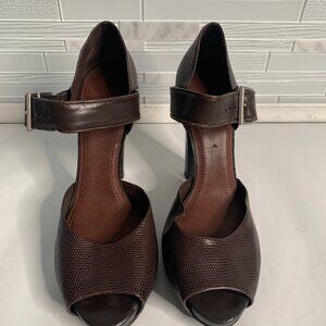 Gianni Bini Brown Leather Peep Toe Platform Heels W/Side Buckle Closure